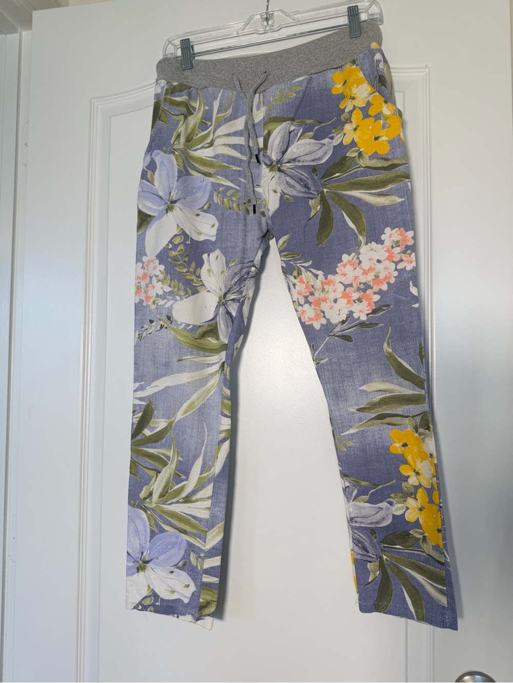 Source Unknown Lavender Floral Drawstring Joggers with Yellow Accents
